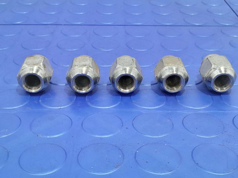 2012 Kia Sorento Lug Nuts