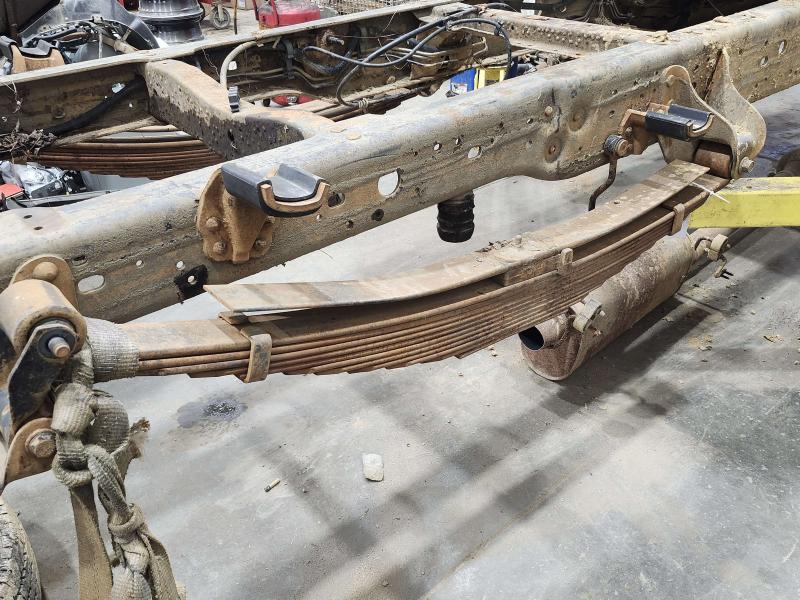 2005 Ford F-350 Super Duty Leaf Spring Rear