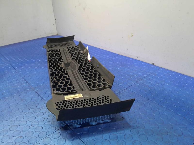 2005 Ford Explorer Grille
