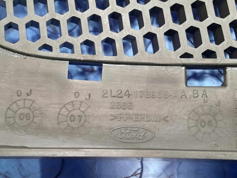 2005 Ford Explorer Grille