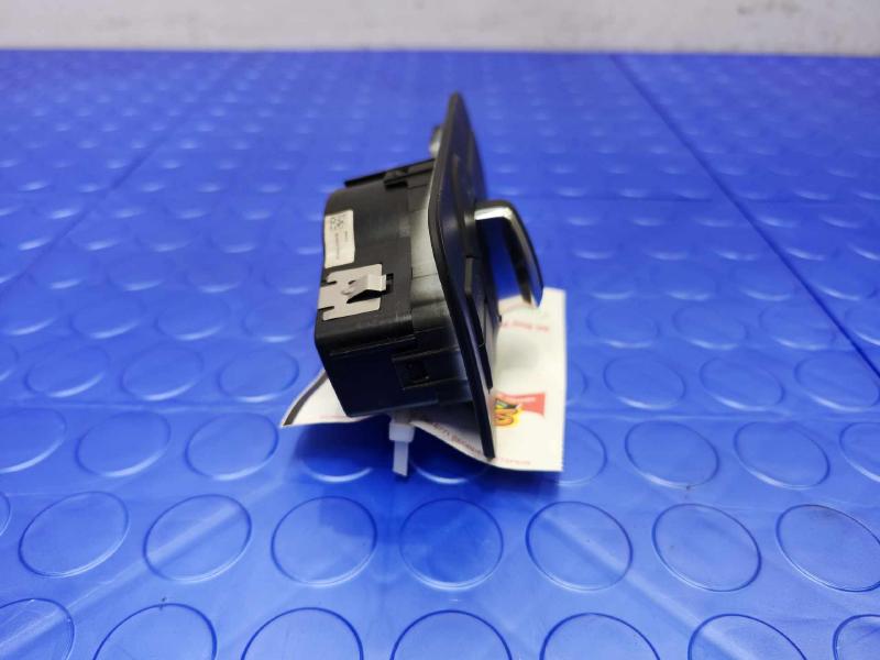 2011 Volkswagen Touareg Headlight Switch (Dash Mtd)