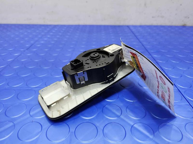 2011 Volkswagen Touareg Headlight Switch (Dash Mtd)
