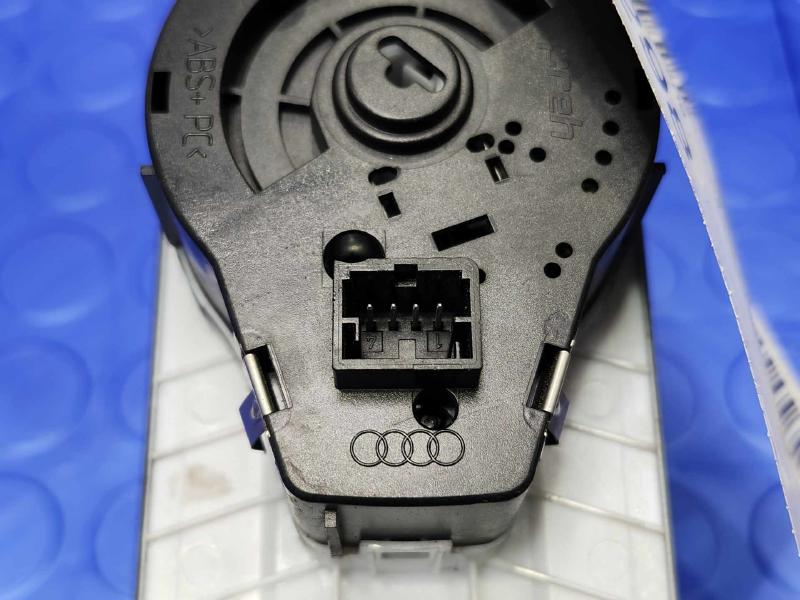 2011 Volkswagen Touareg Headlight Switch (Dash Mtd)