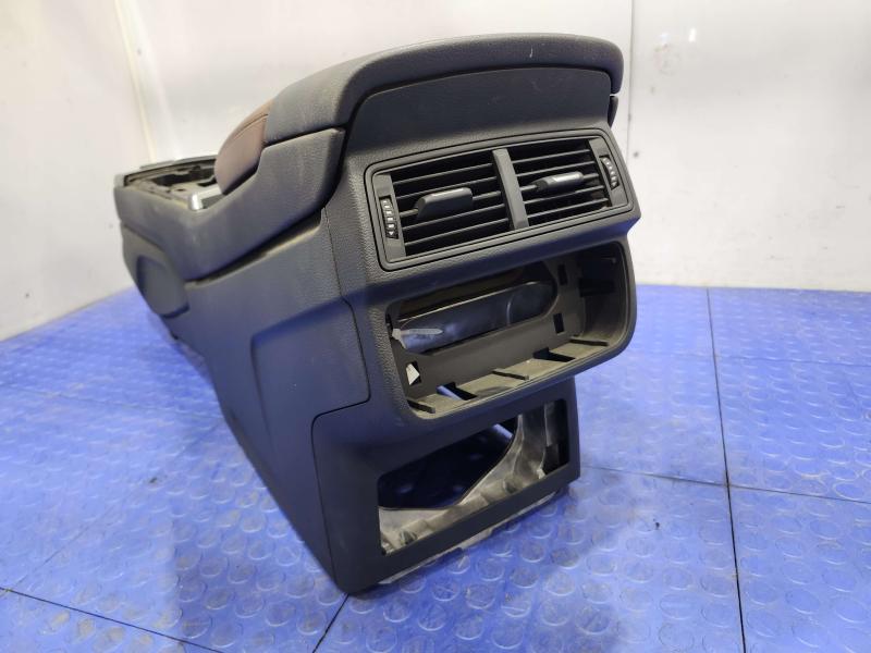 2018 Audi Q7 Front Console