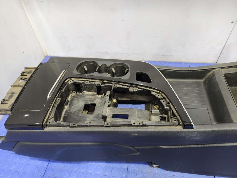 2018 Audi Q7 Front Console