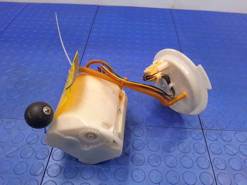 2017-2019 BMW 740i G11 G12 Tank Mounted Fuel Pump Assembly OEM 16117467717