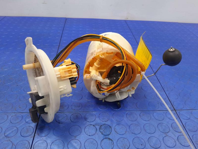 2017-2019 BMW 740i G11 G12 Tank Mounted Fuel Pump Assembly OEM 16117467717