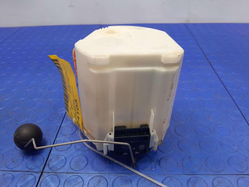 2017-2019 BMW 740i G11 G12 Tank Mounted Fuel Pump Assembly OEM 16117467717