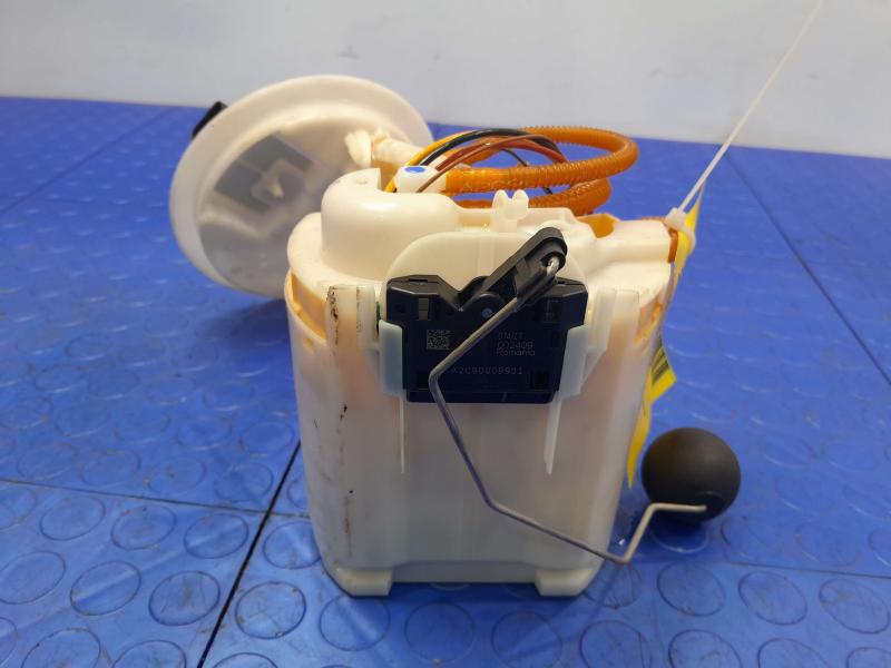 2017-2019 BMW 740i G11 G12 Tank Mounted Fuel Pump Assembly OEM 16117467717