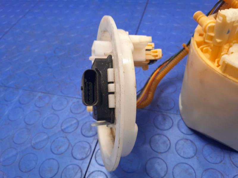 2017-2019 BMW 740i G11 G12 Tank Mounted Fuel Pump Assembly OEM 16117467717