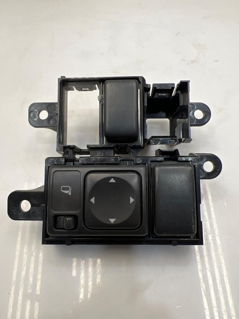 2011 Nissan Juke Mirror Switch