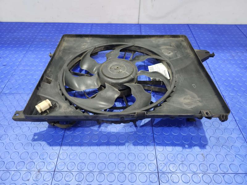 2011-2013 Kia Sorento OEM 3.5L Radiator Cooling Fan Motor Assembly 253801U200