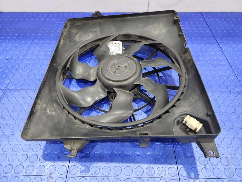 2011-2013 Kia Sorento OEM 3.5L Radiator Cooling Fan Motor Assembly 253801U200