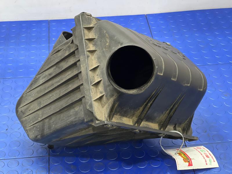 2002-2003 Jeep Liberty 3.7L Air Cleaner Box Assembly Genuine OEM 53013108AA