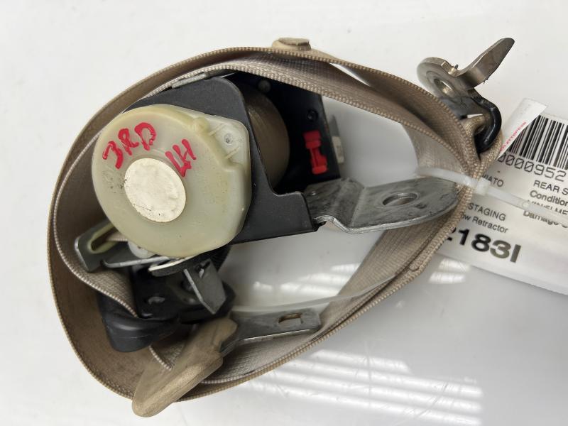 2004 Lincoln Aviator Rear Seat Belt