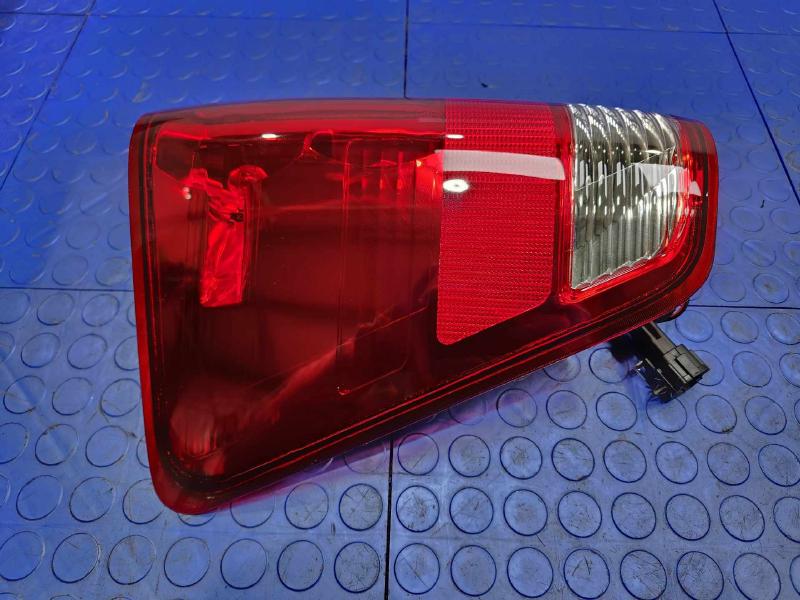 2005 Nissan Titan Tail Light Assembly