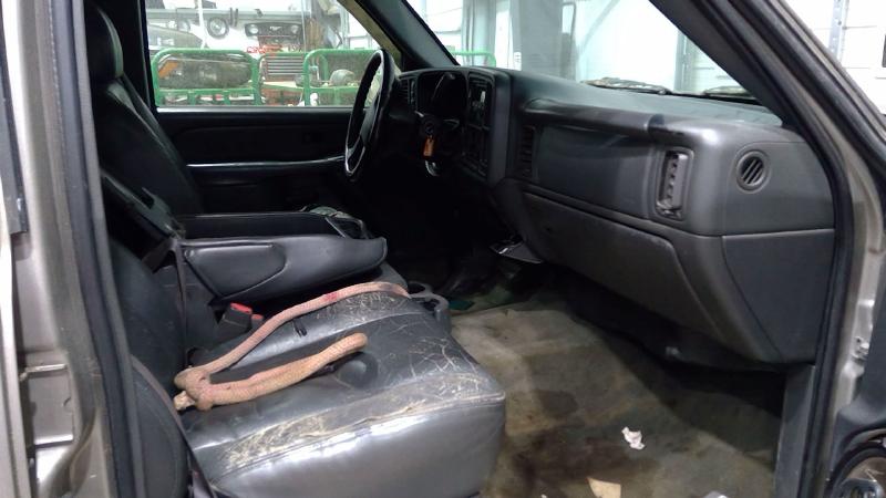 2003 Chevrolet Silverado 2500 Center Pillar