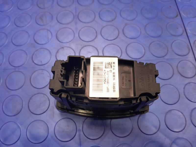 2015 Ford Fusion Headlight Switch (Dash Mtd)