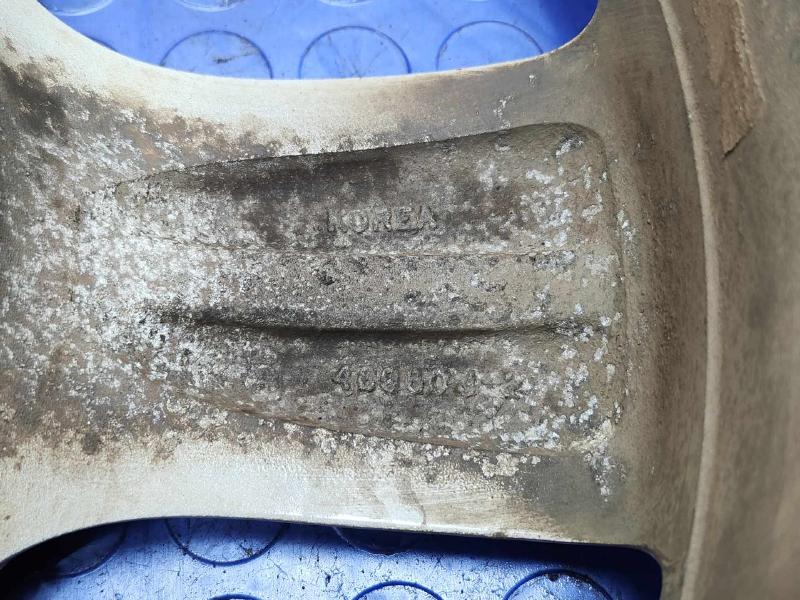 2009 Volkswagen Routan Wheel