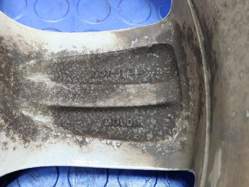 2009 Volkswagen Routan Wheel