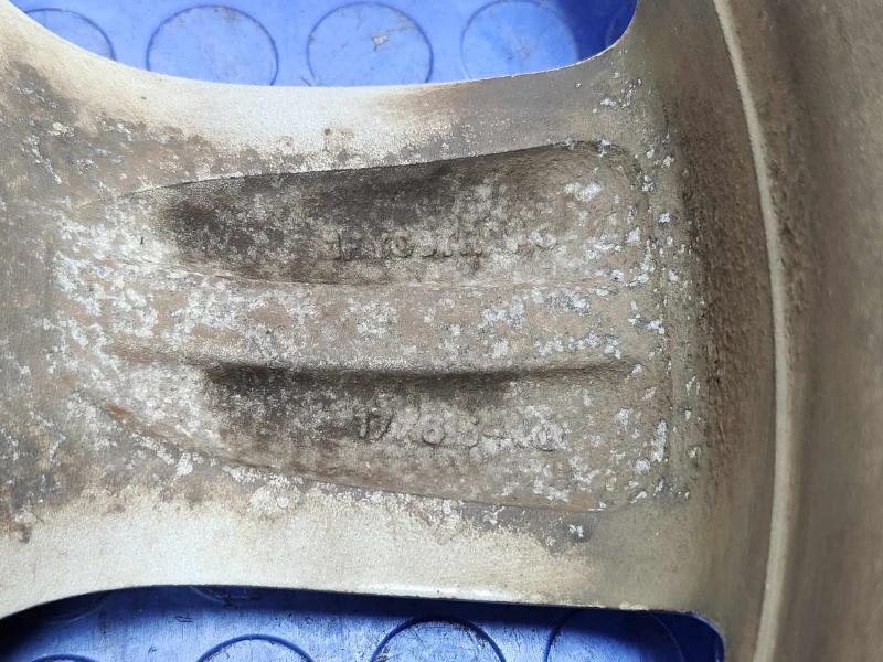 2009 Volkswagen Routan Wheel