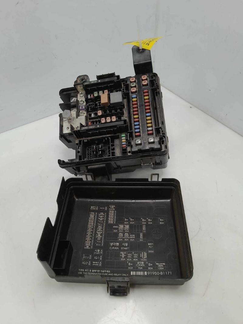 2016 Genesis Genesis Engine Fuse Box