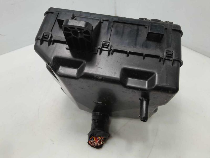 2016 Genesis Genesis Engine Fuse Box