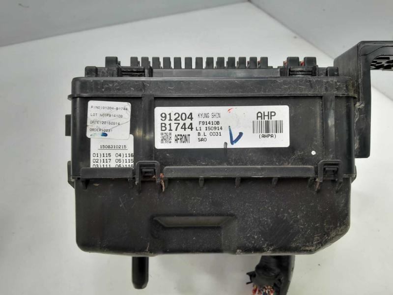 2016 Genesis Genesis Engine Fuse Box