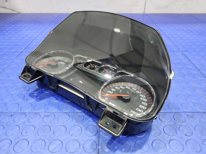 2015 GMC Yukon / Yukon XL Instrument Cluster Speedometer Opt UDD OEM 23259643