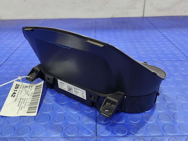 2015 GMC Yukon / Yukon XL Instrument Cluster Speedometer Opt UDD OEM 23259643