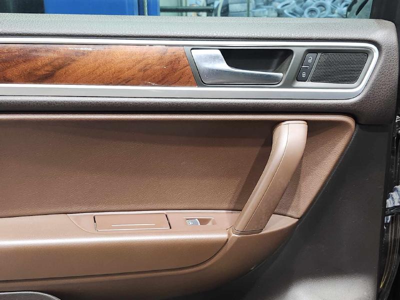2011 Volkswagen Touareg Rear Door Trim Panel