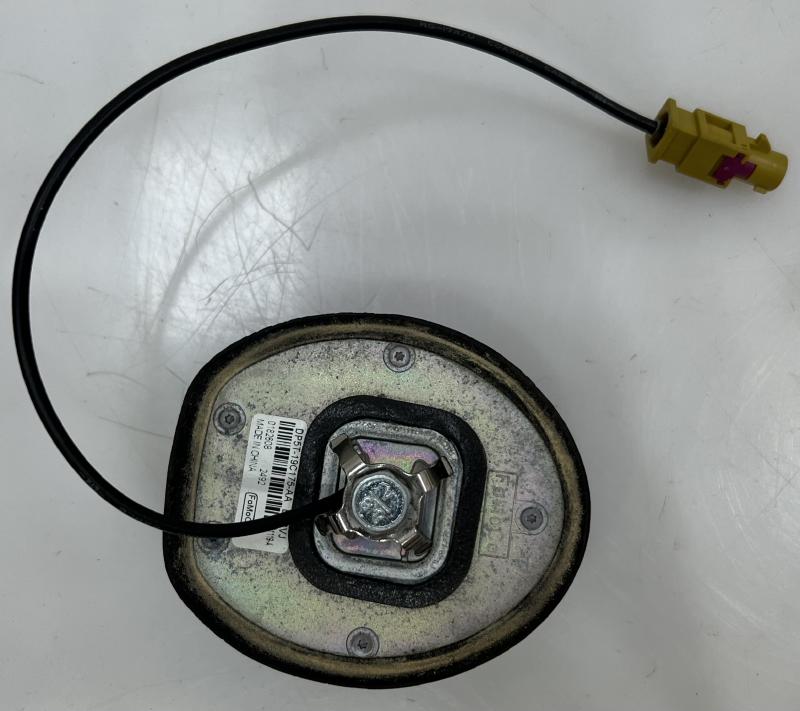 2013 Lincoln MKZ Antenna