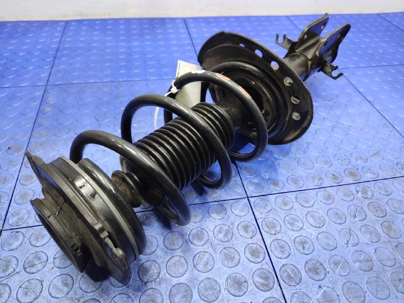 2015 Nissan Leaf Strut Assembly