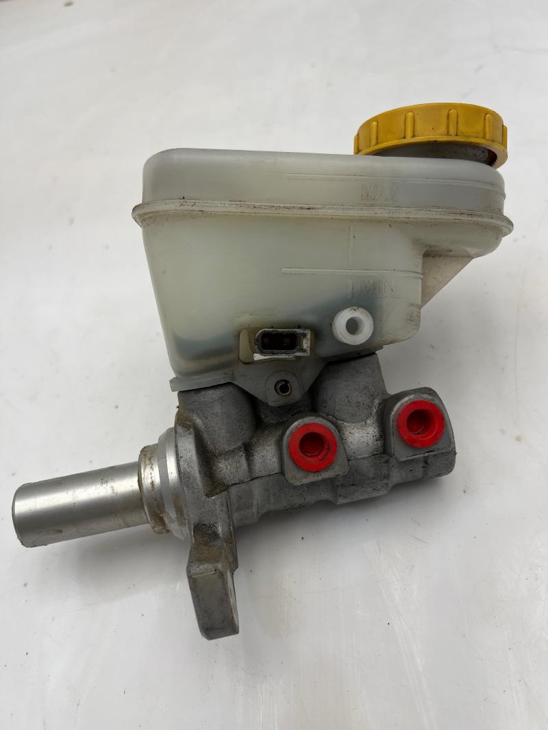 2016 - 2018 Subaru Forester Brake Master Cylinder Assembly OEM 26401FJ130
