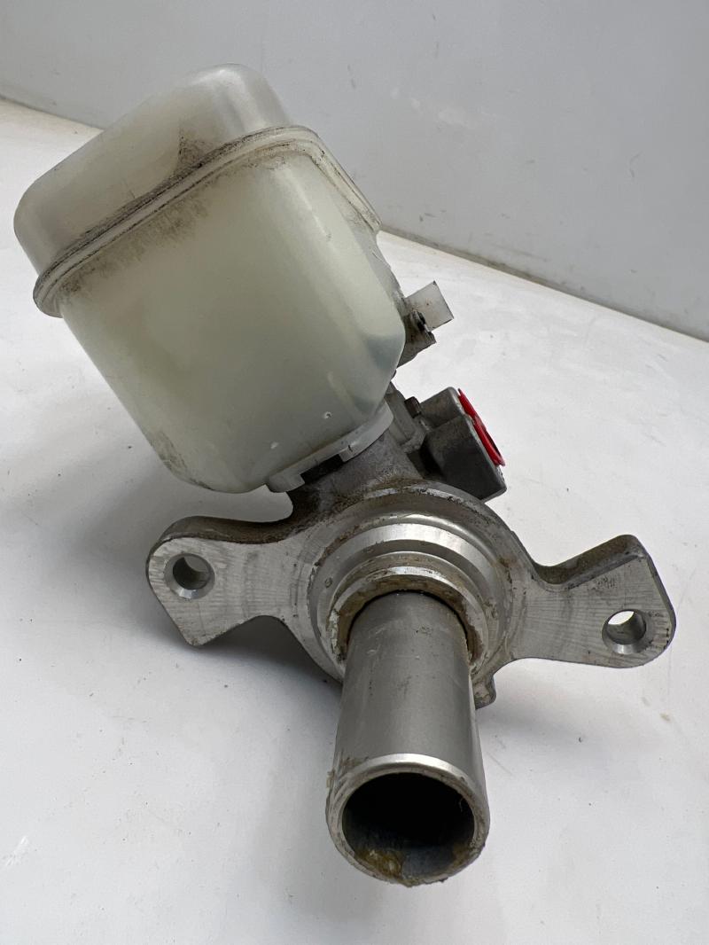 2016 - 2018 Subaru Forester Brake Master Cylinder Assembly OEM 26401FJ130