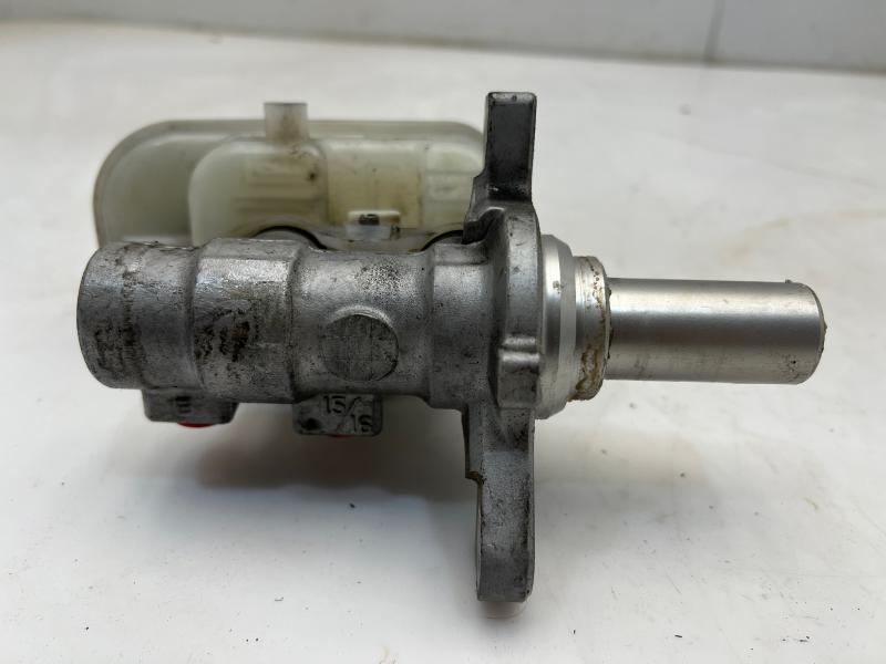 2016 - 2018 Subaru Forester Brake Master Cylinder Assembly OEM 26401FJ130