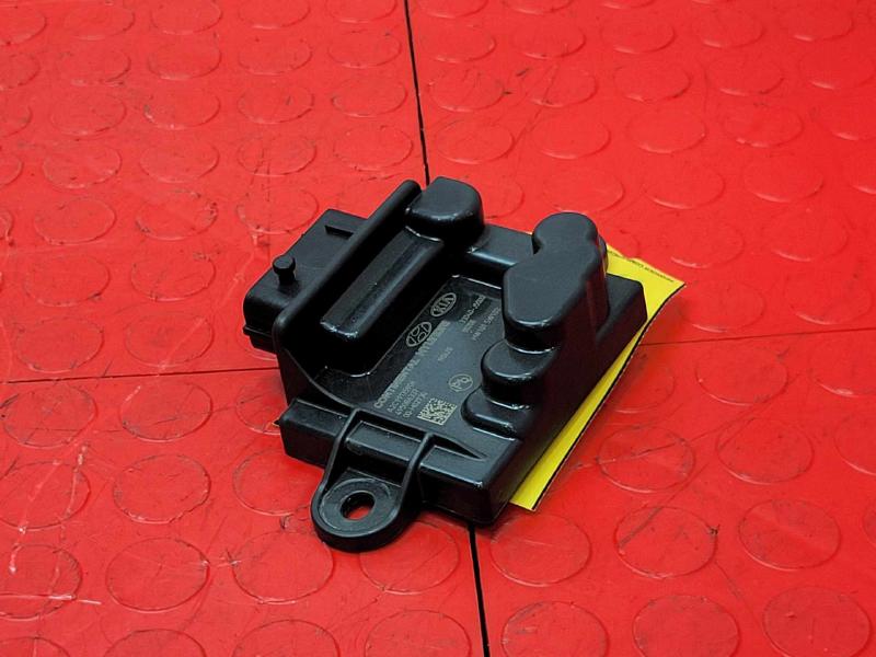2018-2021 Kia Stinger Fuel Pump Control Module Genuine OEM Part 33040J5000