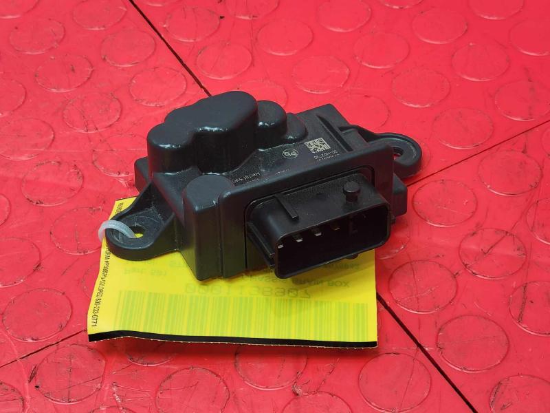 2018-2021 Kia Stinger Fuel Pump Control Module Genuine OEM Part 33040J5000