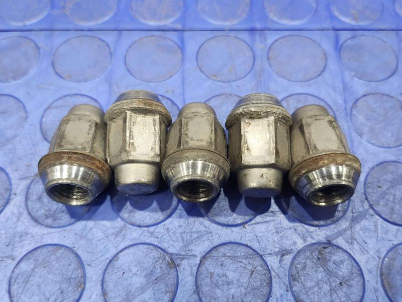 2009 Chevrolet Malibu Lug Nuts