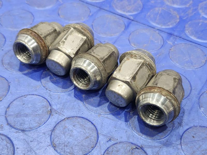 2009 Chevrolet Malibu Lug Nuts