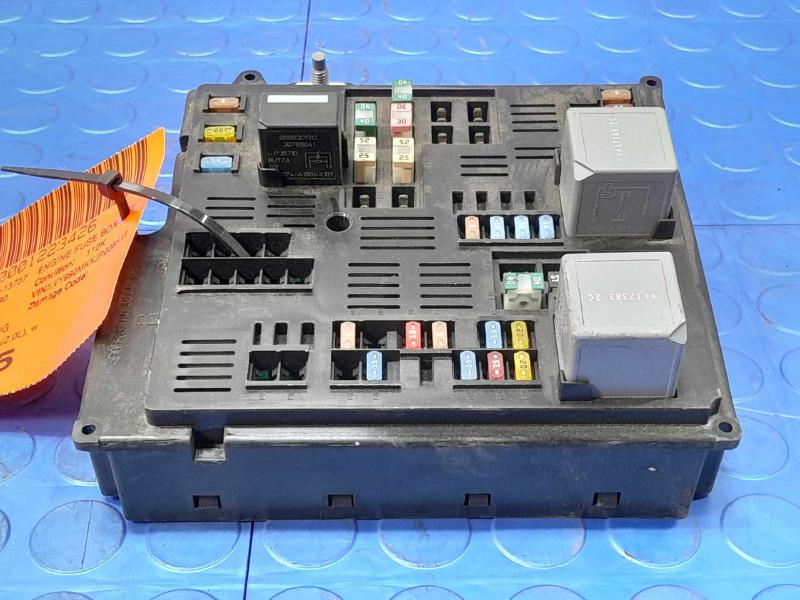 2018 Volvo S90 Engine Fuse Box
