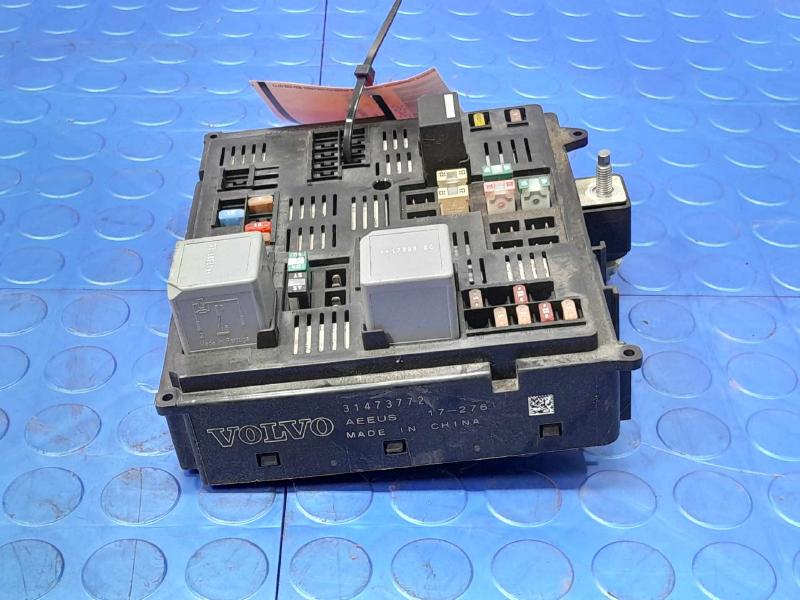 2018 Volvo S90 Engine Fuse Box