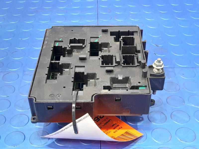2018 Volvo S90 Engine Fuse Box