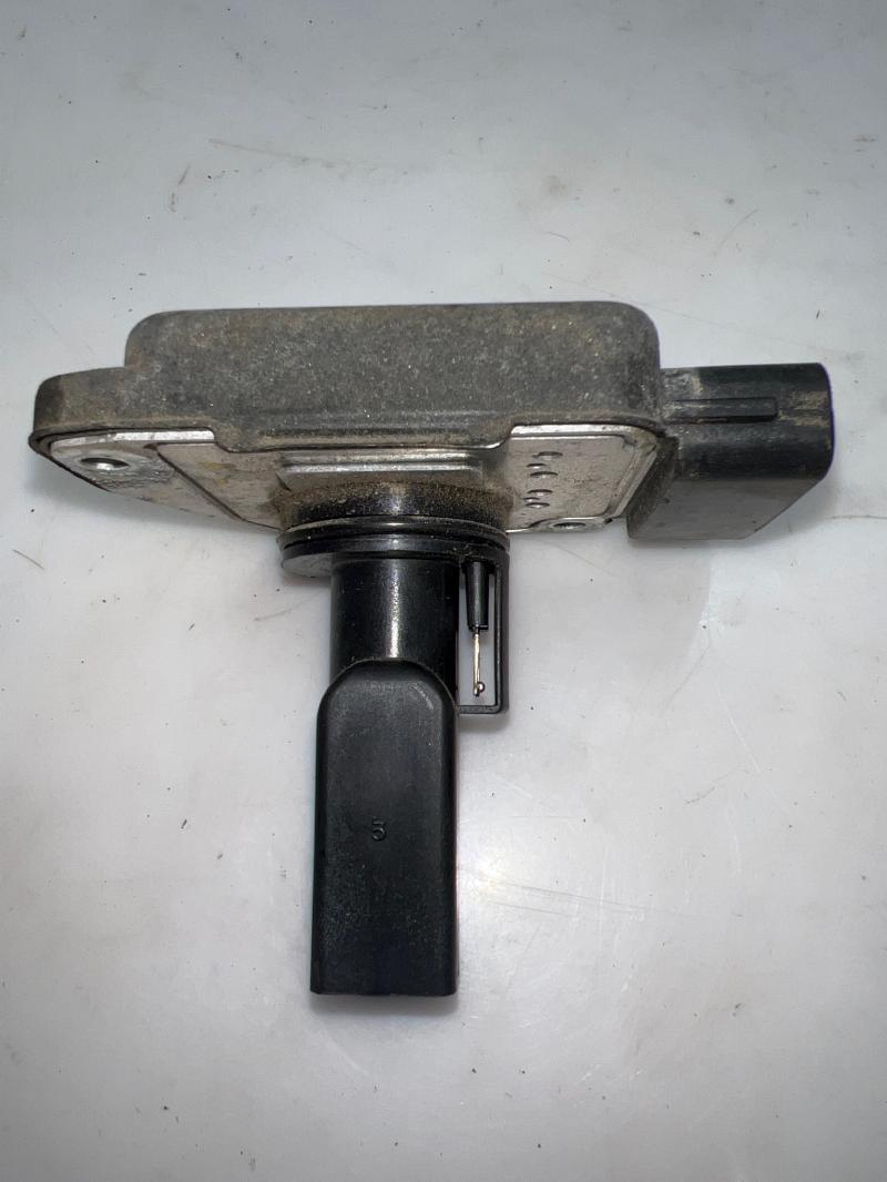 2000 - 2004 Toyota Tundra 4.7L MAF Mass Air Flow Sensor OEM 222040F010