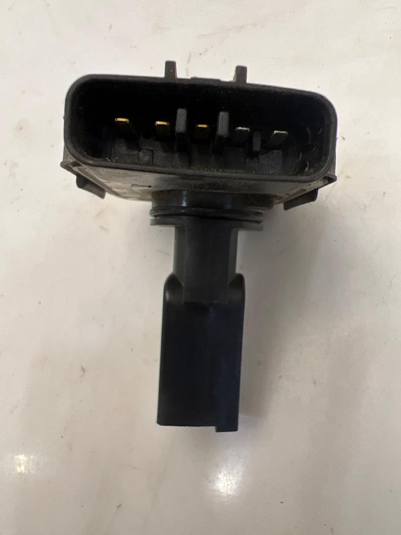 2000 - 2004 Toyota Tundra 4.7L MAF Mass Air Flow Sensor OEM 222040F010