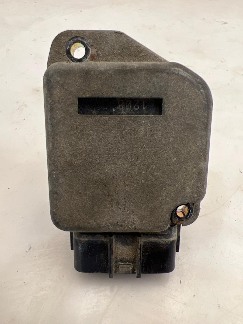 2000 - 2004 Toyota Tundra 4.7L MAF Mass Air Flow Sensor OEM 222040F010