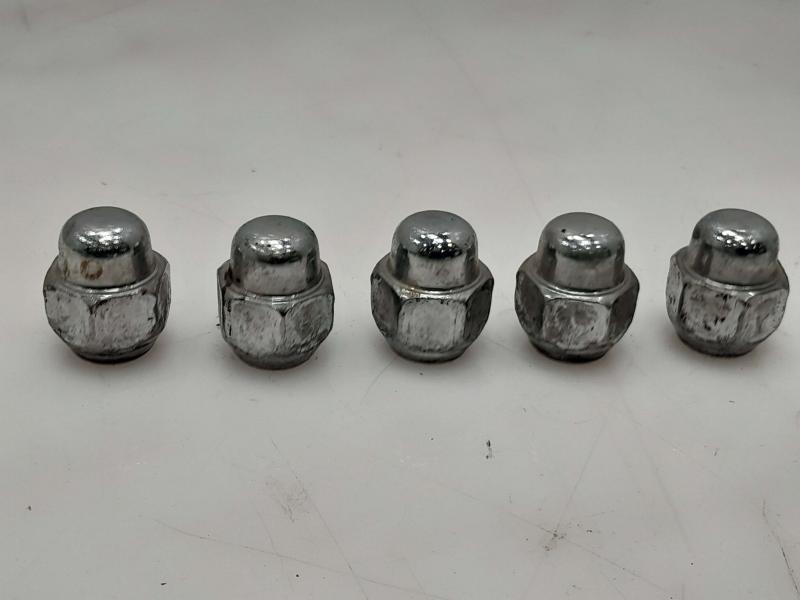 2018 Hyundai Elantra Lug Nuts