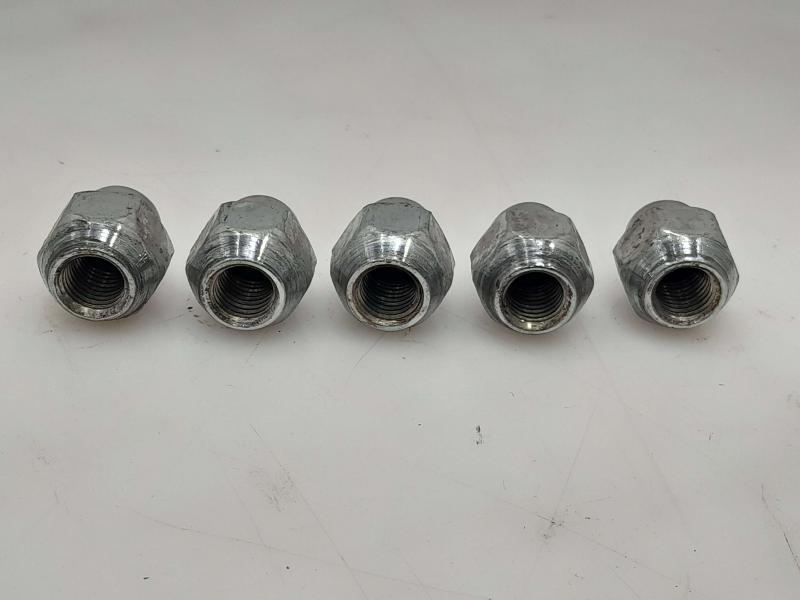 2018 Hyundai Elantra Lug Nuts