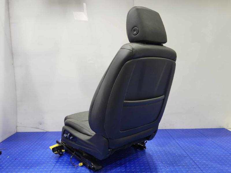 2019 Cadillac XT5 Front Seat