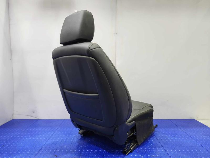 2019 Cadillac XT5 Front Seat